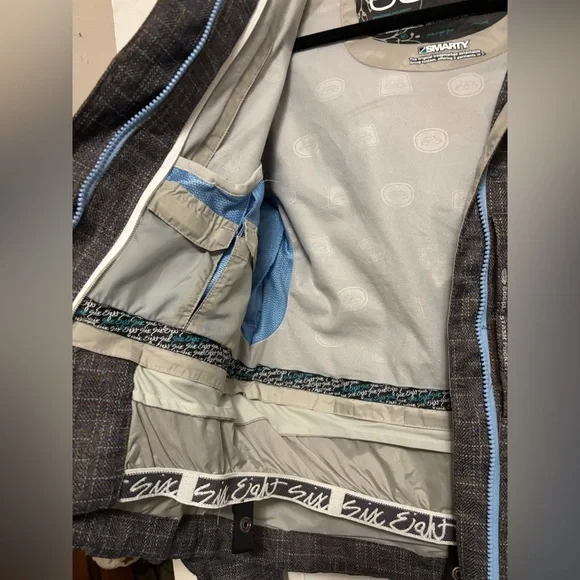 686 Women’s Snowboard Jacket – XS – Excellent Condition - Picture 9 of 17